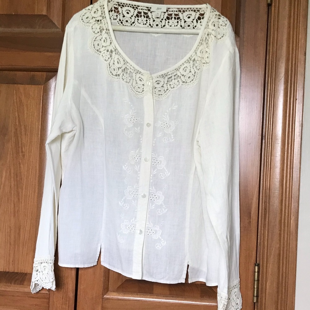 Beautiful and feminine JJill Linen shirt